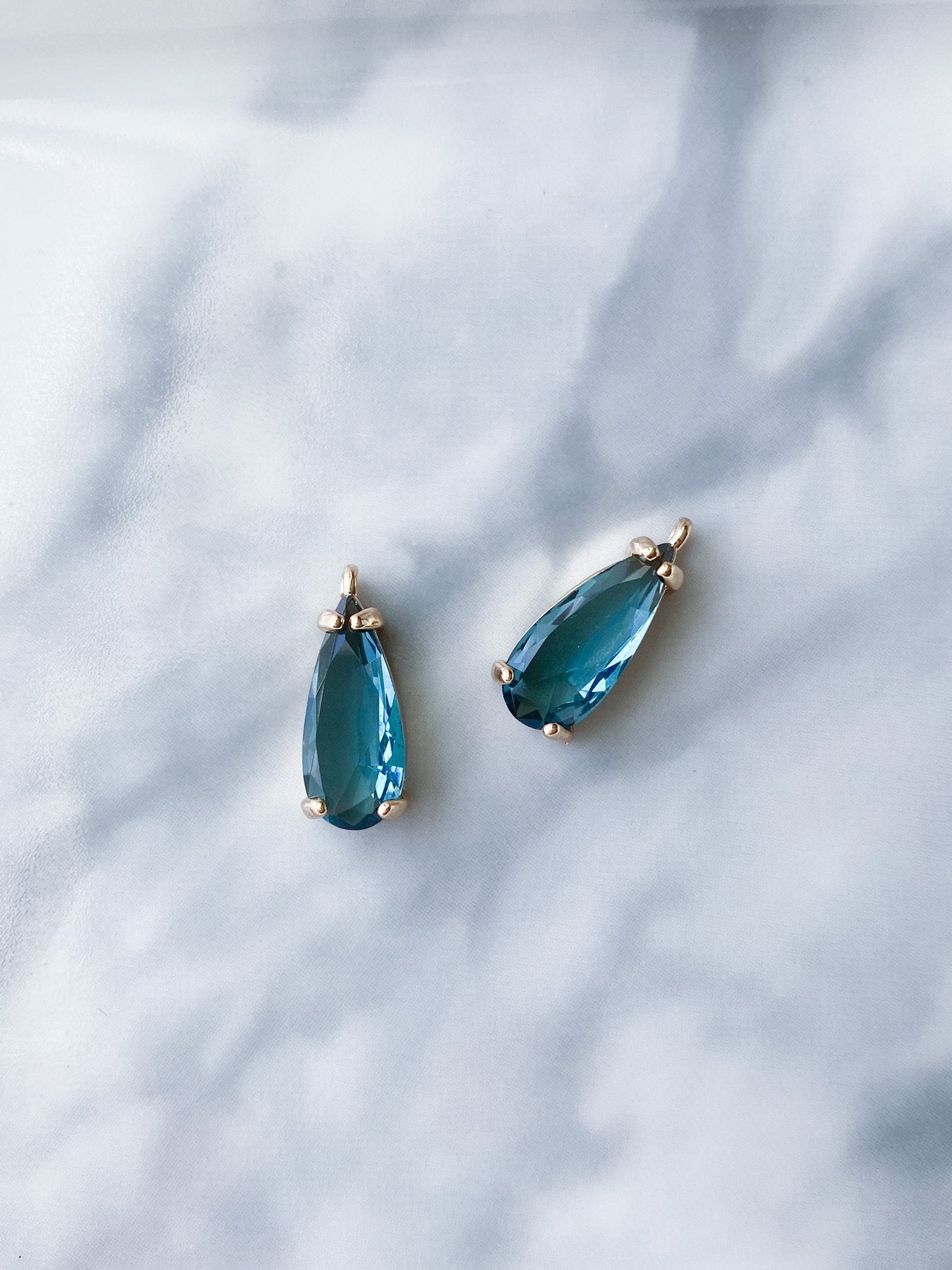 Blue teardrop gold plated pendant