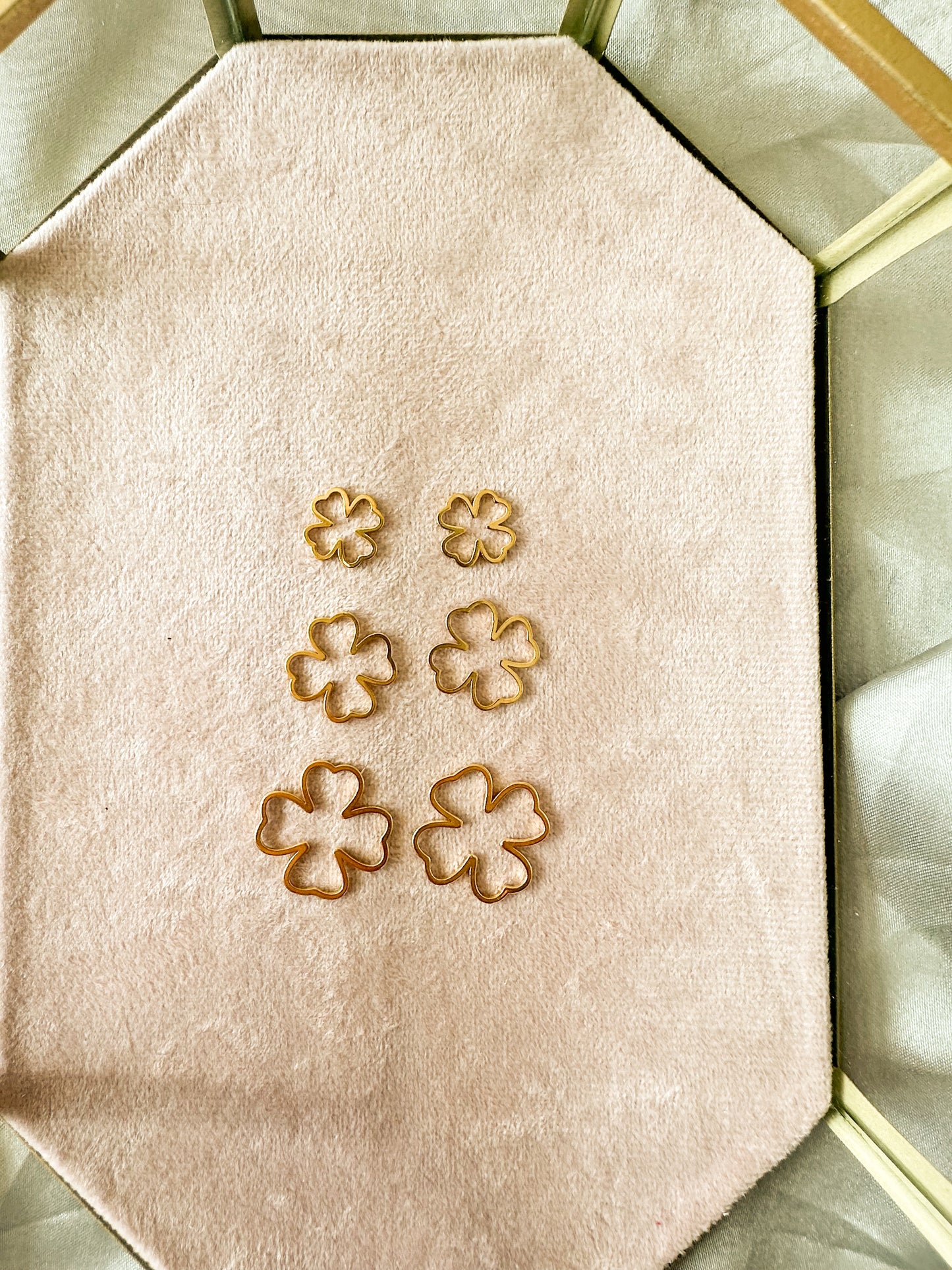 Brass Clover Bezel Charms- Gold