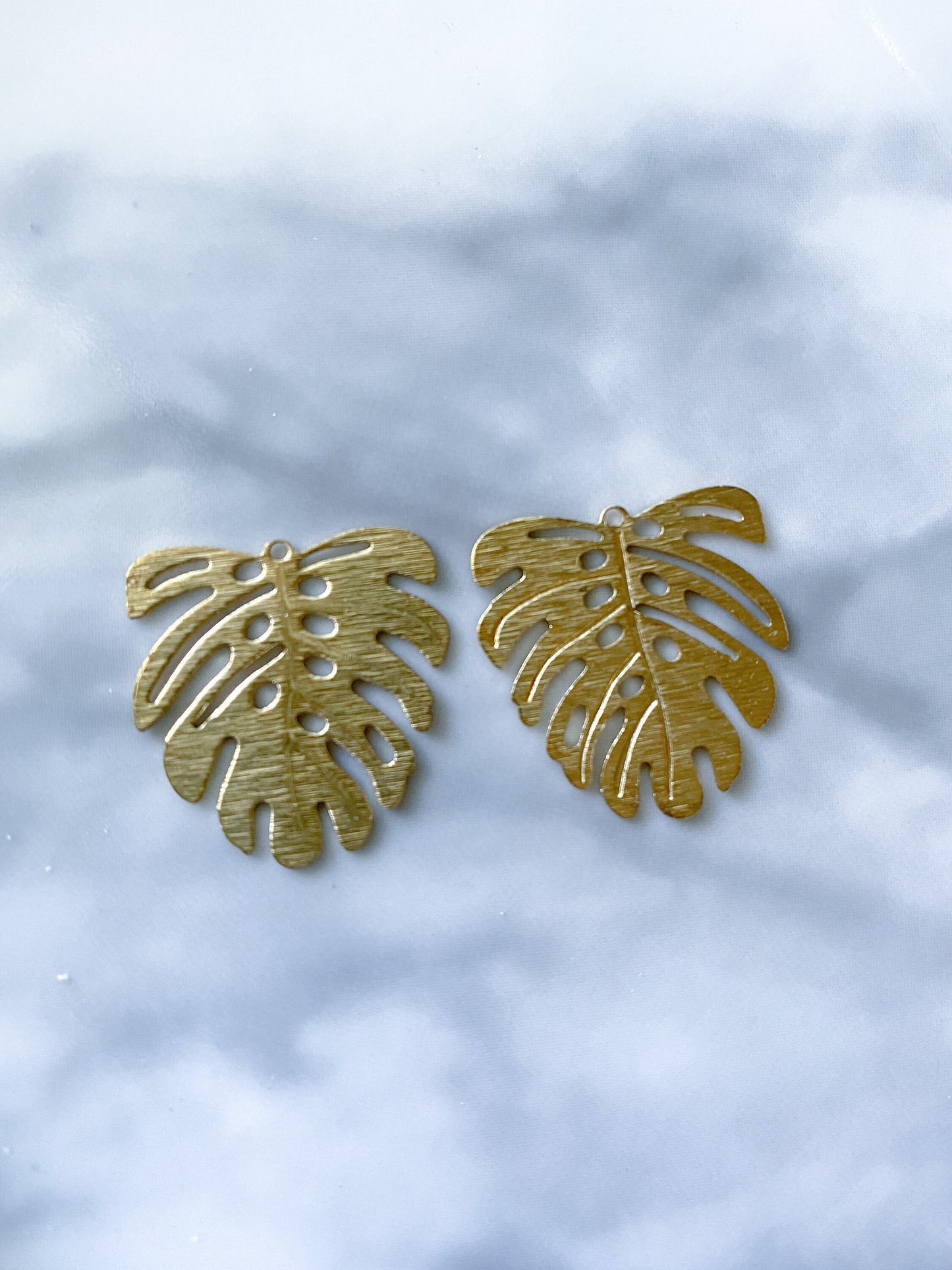 10 PIECES Small Textured Monstera Leaf charm