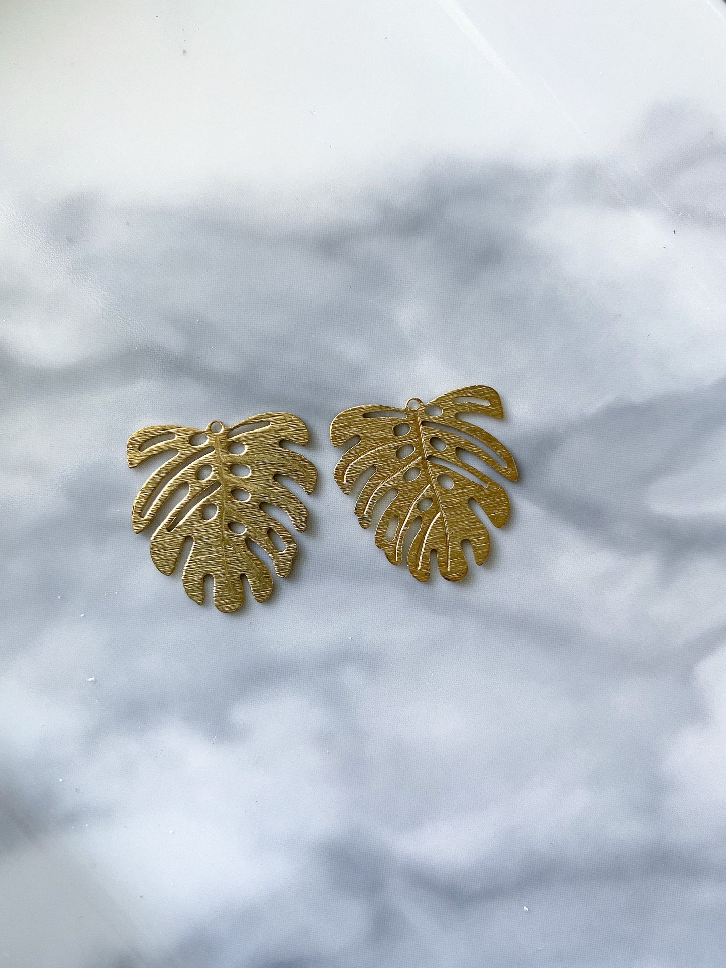 10 PIECES Small Textured Monstera Leaf charm