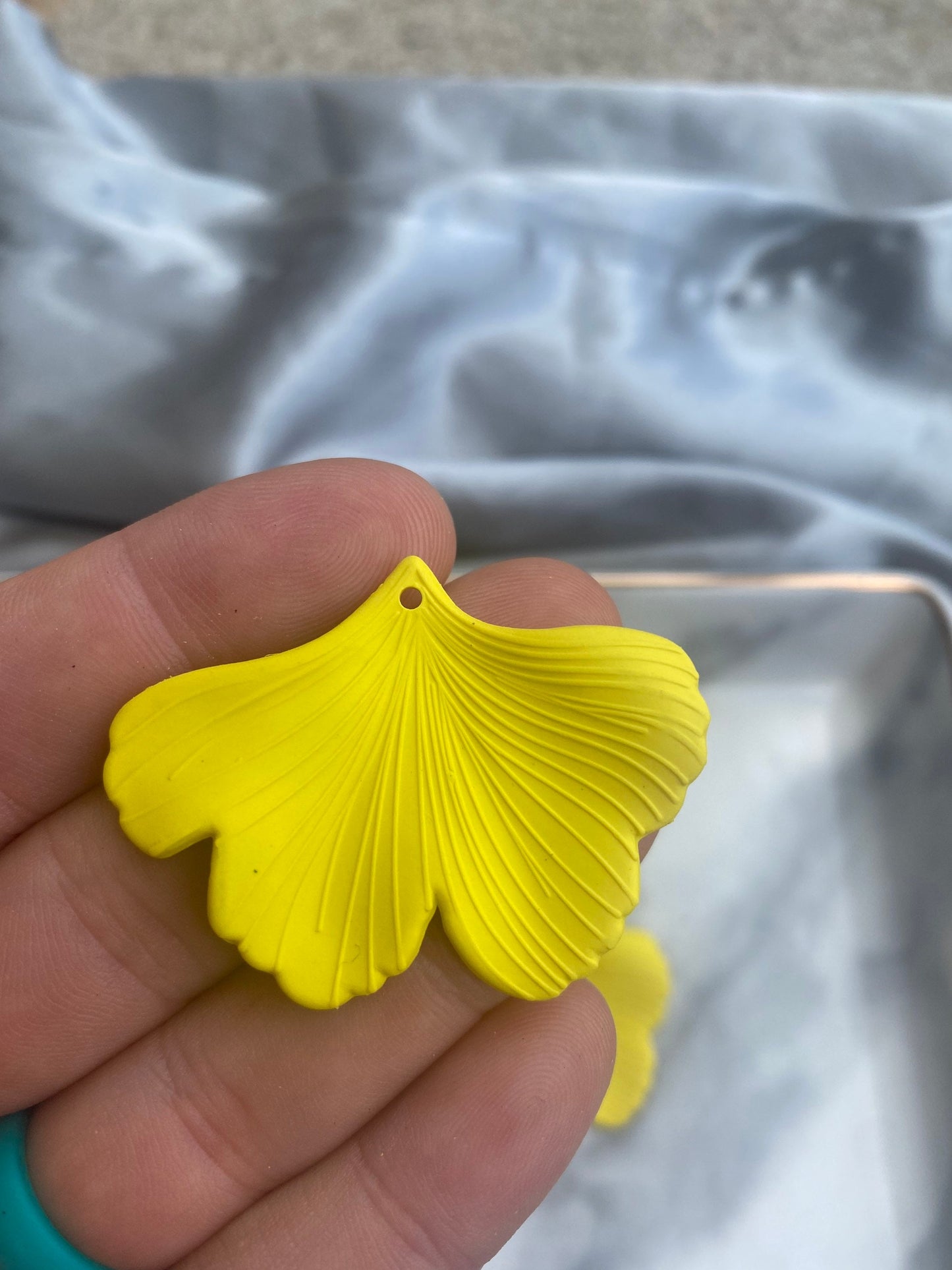 Rubberized flower ginkgo charms