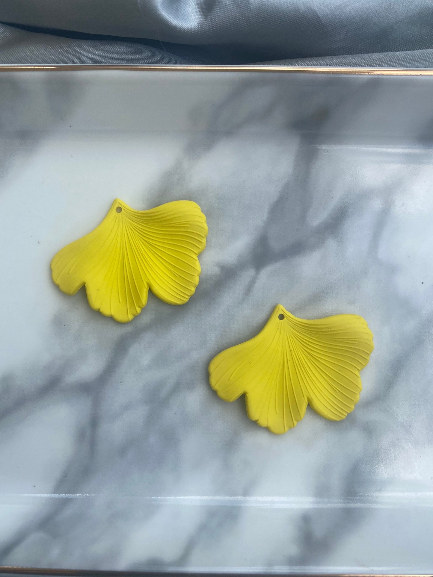 Rubberized flower ginkgo charms